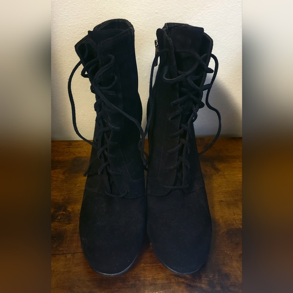 Ivanka Trump Black Heeled Over the Ankle Boot US 8.5 Women's - Picture 2 of 6